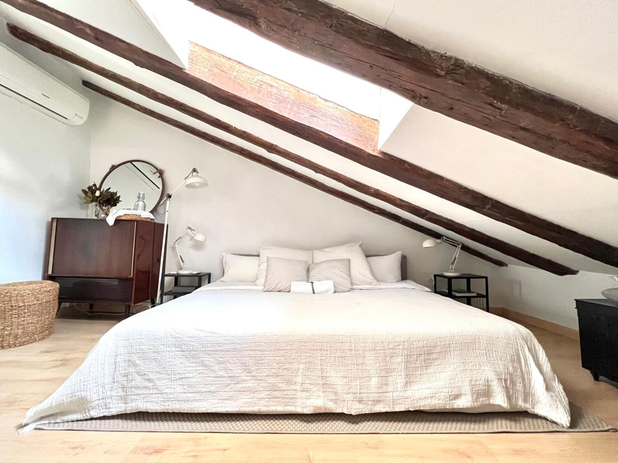 Apartment In Monumental Square Madrid Center Стая снимка