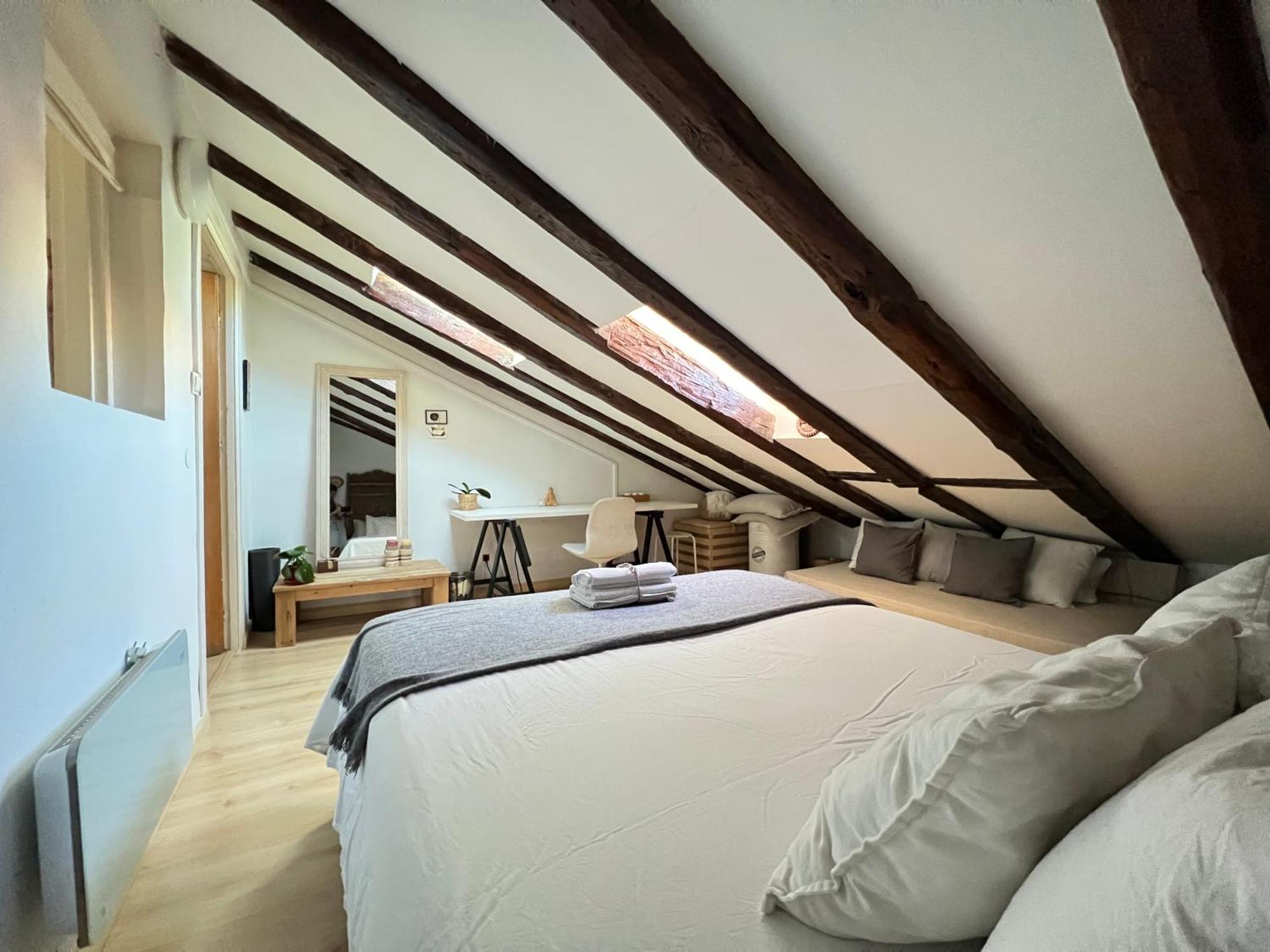 Apartment In Monumental Square Madrid Center Стая снимка
